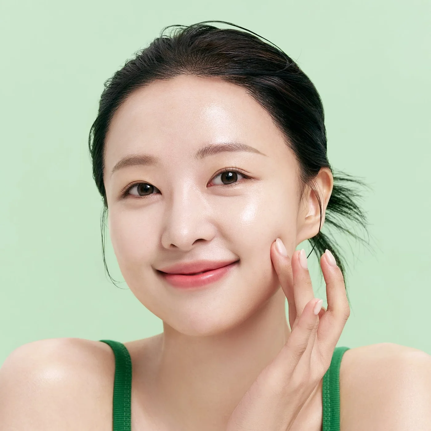 Benefits of Daily Use · Noni Fruit Extract soothes and nourishes the skin. · HYDROVANCE enhances hydration levels. · Low pH formula supports skin barrier repair. · 5% Amino Acids gently exfoliate to improve texture. · The refreshing herbal scent promotes relaxation